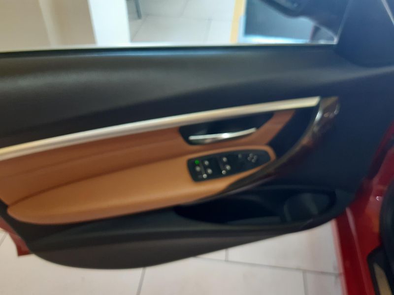 BMW Řada 3 318d Cobi NAVI LED - fotka 22 z 30