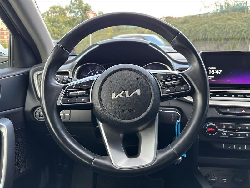 Kia Ceed 1,5 TGDi 118kW TOP ZÁRUKA NAVI - fotka 16 z 40