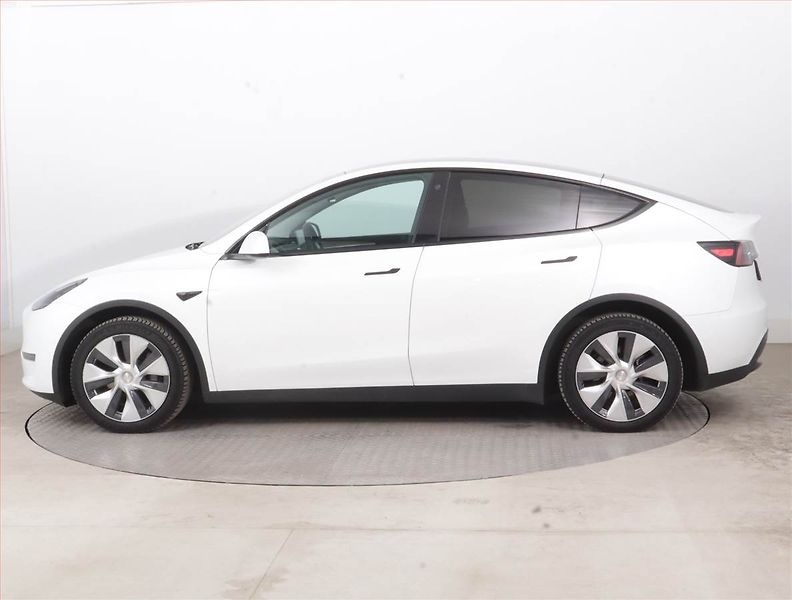 Tesla Model Y (2022) Long Range AWD 79kWh, SoH 89% - fotka 3 z 23