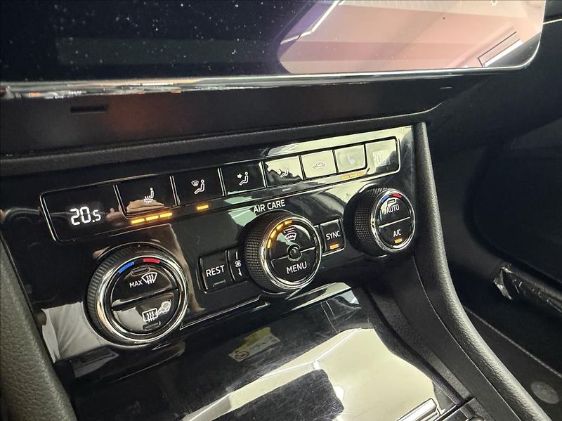 Škoda Superb 2,0 TDi, Sportline, Navi, DSG - fotka 23 z 36