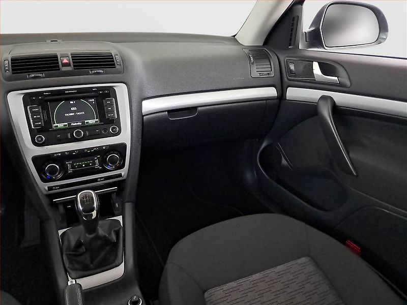 Škoda Octavia (2012) Ambition 1.4 TSI, Navi - fotka 8 z 18