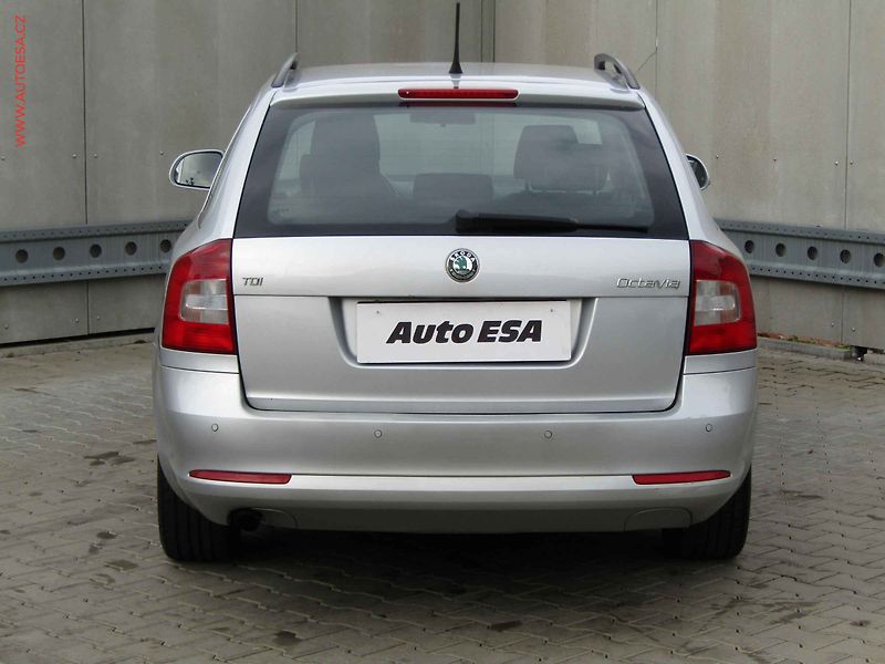Škoda Octavia (2012) 1.6 TDi, ČR, Elegance - fotka 5 z 15