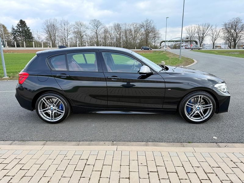 BMW Řada 1 M135i xDRIVE NAVI H/K LED KŮŽE - fotka 6 z 43