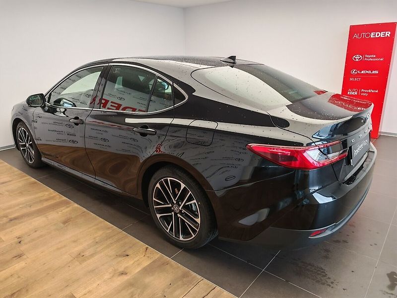 Toyota Camry 2.5 Hybrid Executive - fotka 6 z 39