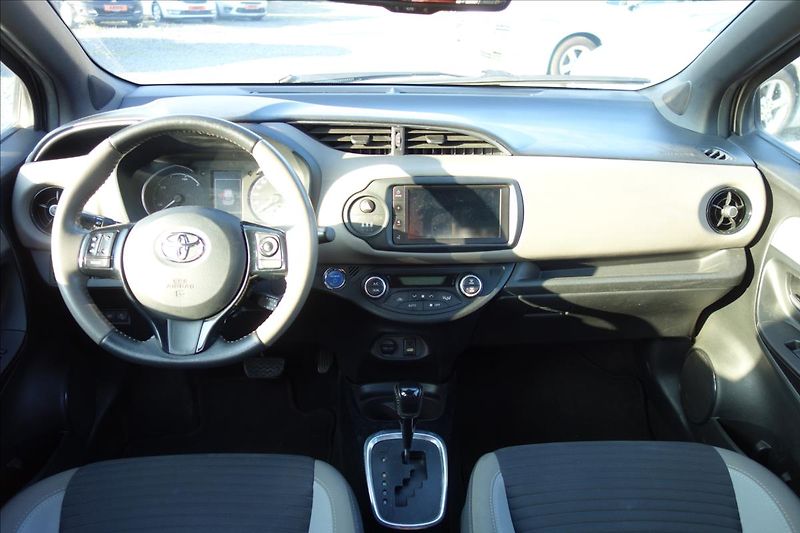 Toyota Yaris 1,5 i, ČR, HYBRID, SELECTION. - fotka 5 z 6