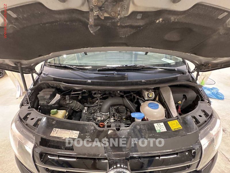 Volkswagen Multivan (2012) 2.0TDi, AC, TZ, park.asist - fotka 9 z 15