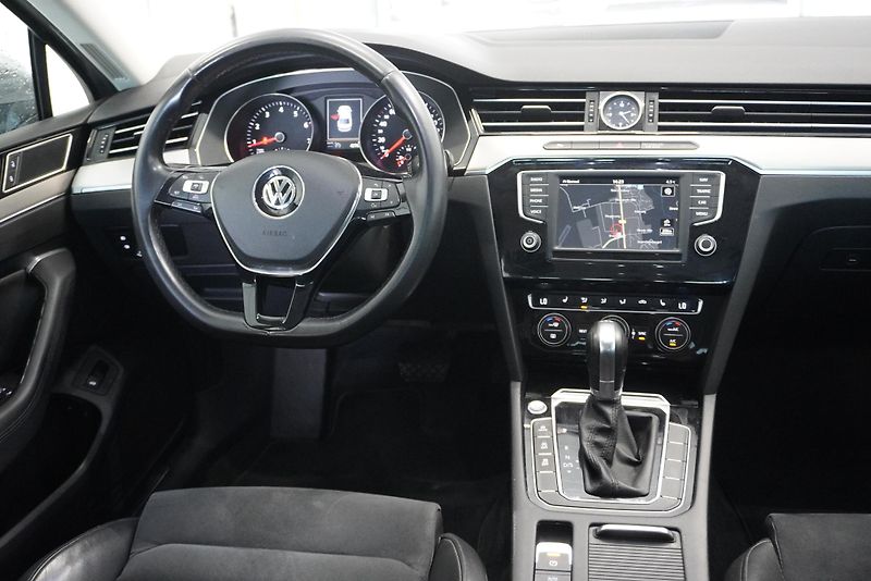 Volkswagen Passat 2.0TSi 165kW AUTOMAT - fotka 20 z 30