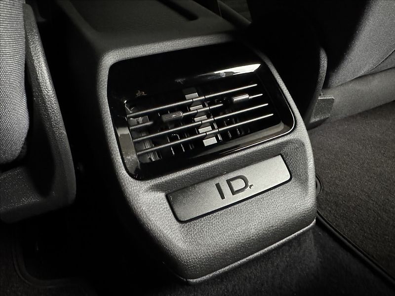 Volkswagen ID.4 Pro Performance IQ Light ACC - fotka 17 z 47