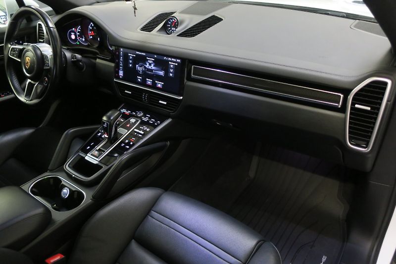 Porsche Cayenne (2019) Coupe 3.0 V6 Tiptronic Vzduch - fotka 38 z 45