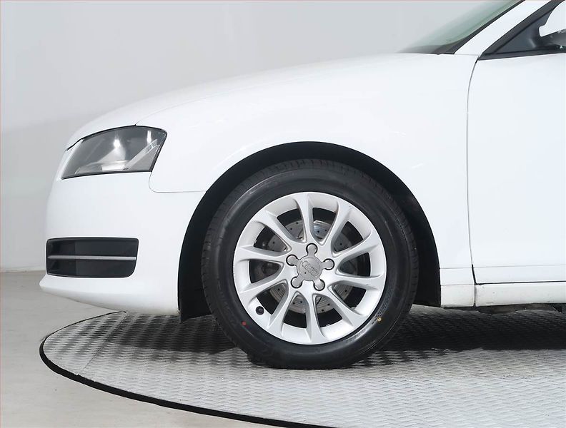 Audi A3 (2011) 1.2 TFSI, Park. senzory - fotka 15 z 18