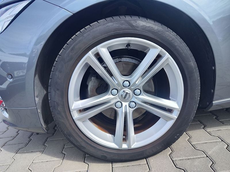 Volvo V90 D3 2.0/110kW Momentum AT - fotka 32 z 32