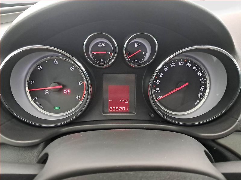 Opel Insignia (2011) 2.0 CDTI, po STK, Tažné - fotka 11 z 16