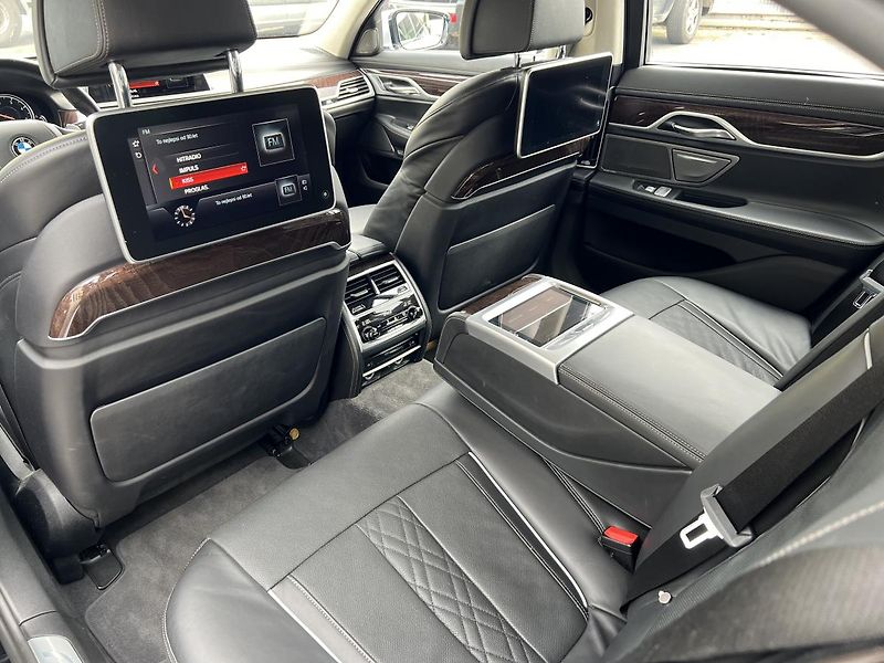 BMW Řada 7 (2017) 750d xDrive Laser Full  - fotka 29 z 39