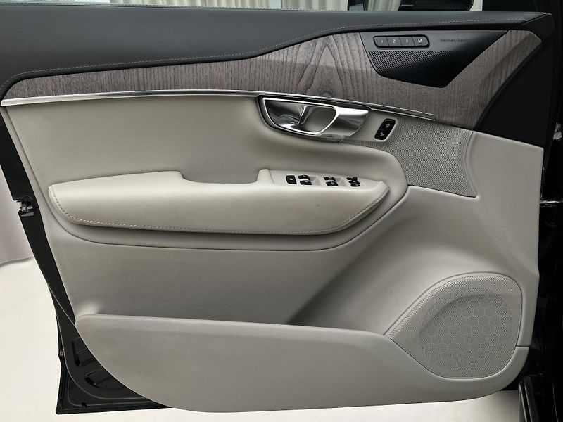 Volvo XC90 B5 AWD INSCRIPTION REZERVACE - fotka 7 z 44
