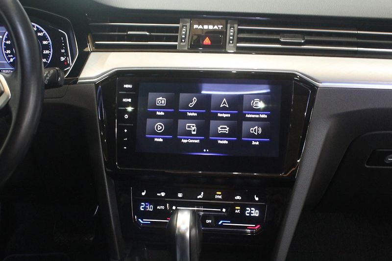 Volkswagen Passat (2021) 2.0TDI DSG Info display Matrix - fotka 32 z 43