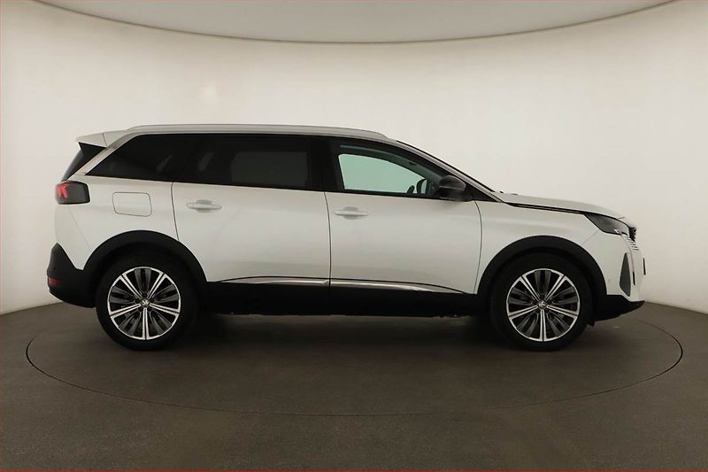 Peugeot 5008 (2022) 1.5 BlueHDi - fotka 6 z 20