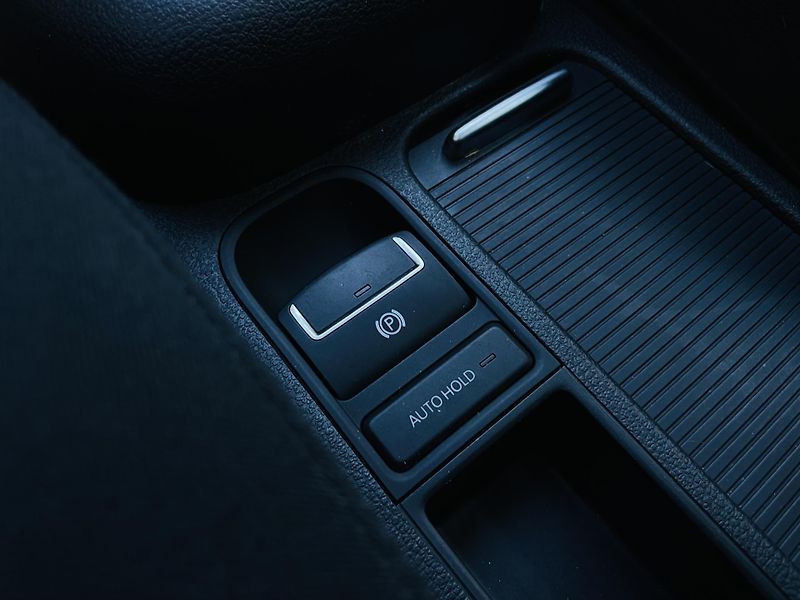 Volkswagen Tiguan 2.0TSI 4x4 AUT SERVISKA VYHŘEV - fotka 38 z 47