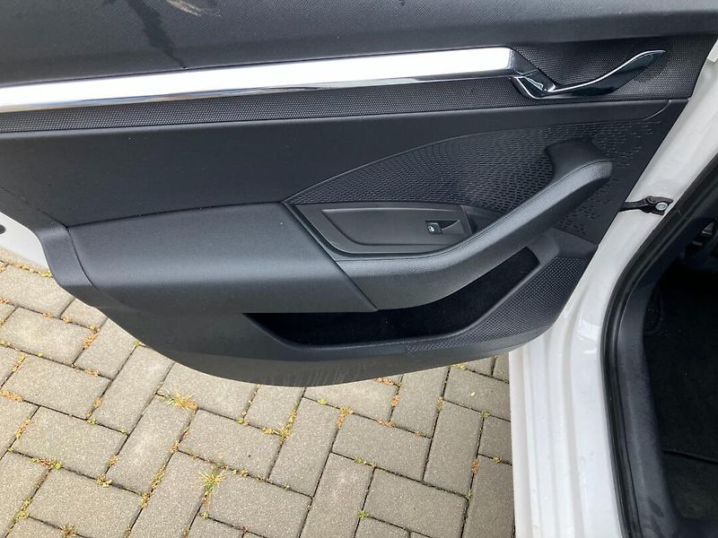 Škoda Octavia (2023) 2.0TDI STYLE NEHAVAROVANÉ - fotka 14 z 28