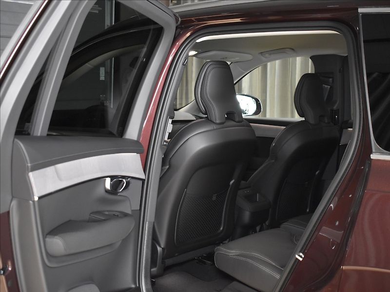 Volvo XC90 (2026) 2,0 B5  Plus Bright - fotka 15 z 38