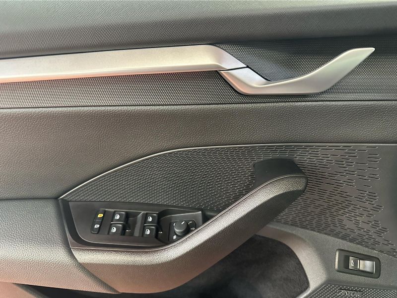 Škoda Octavia 2,0 TDI / 110 kW Exclusive Sel - fotka 17 z 25