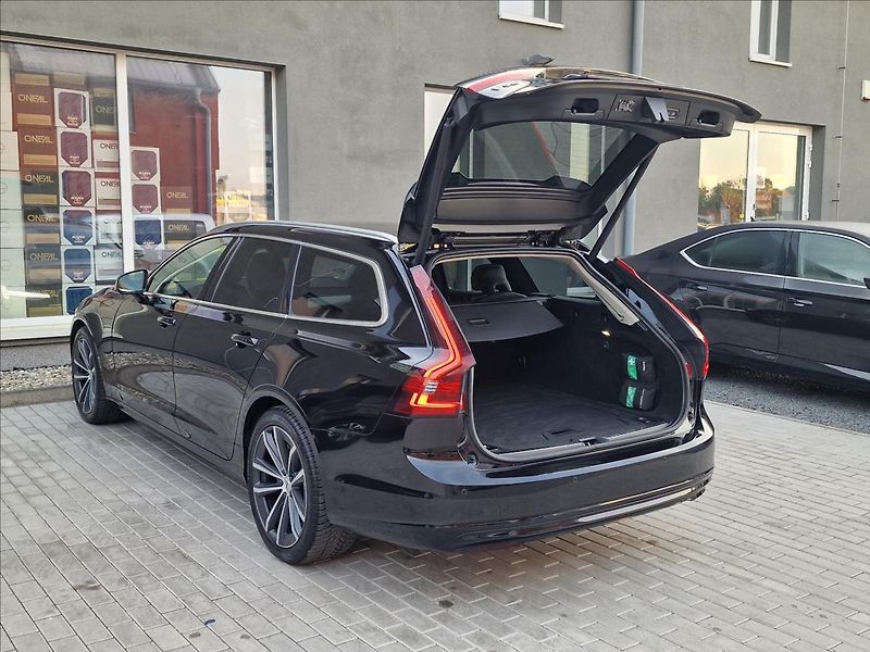 Volvo V90 B4 AWD Momentum Pro Auto,1Maj - fotka 41 z 50