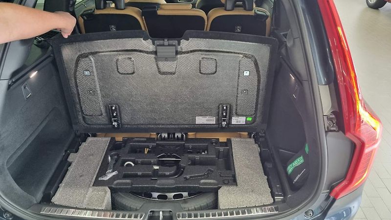 Volvo XC90 (2025) B5 2.0L 250+14 HP AT8 AWD PLUS - fotka 11 z 20