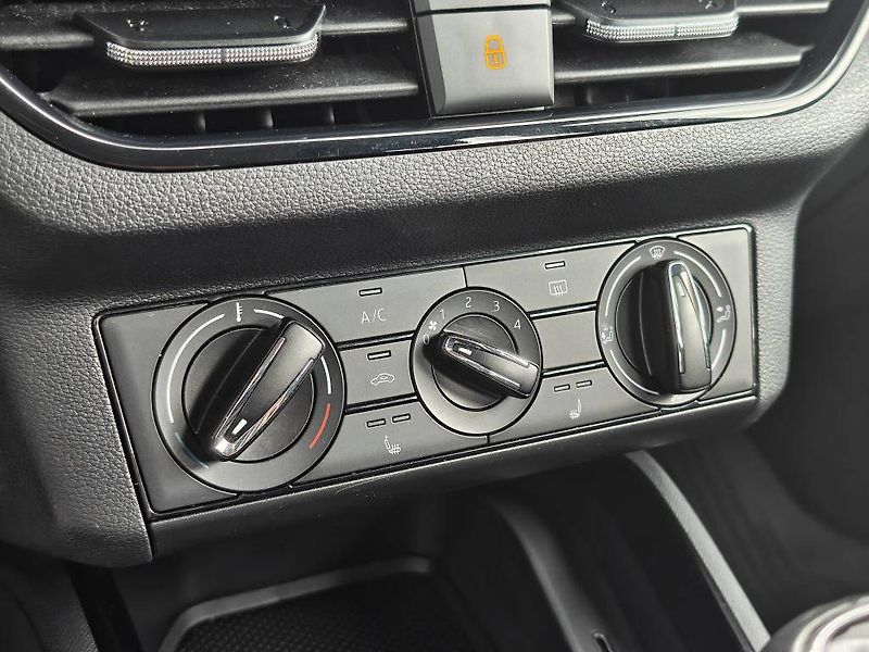 Škoda Scala Ambition 6MP 1,0TSI - fotka 17 z 22