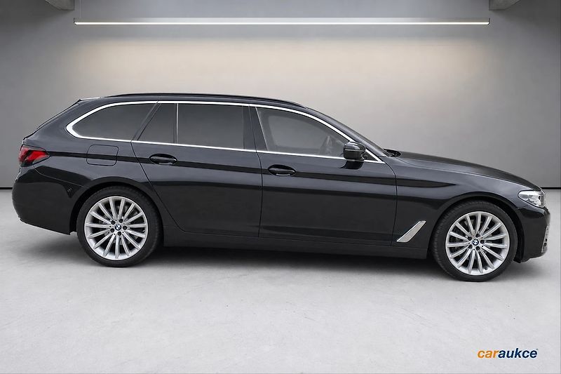BMW Řada 5 530d xDrive AT Touring - fotka 7 z 71