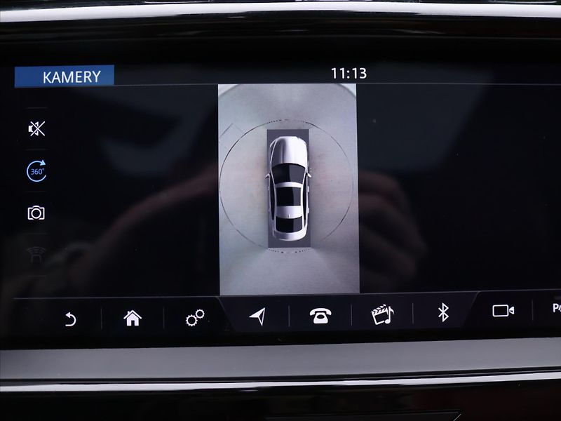 Jaguar XE 2,0 P300 221kW R-Dynamic DPH - fotka 28 z 43
