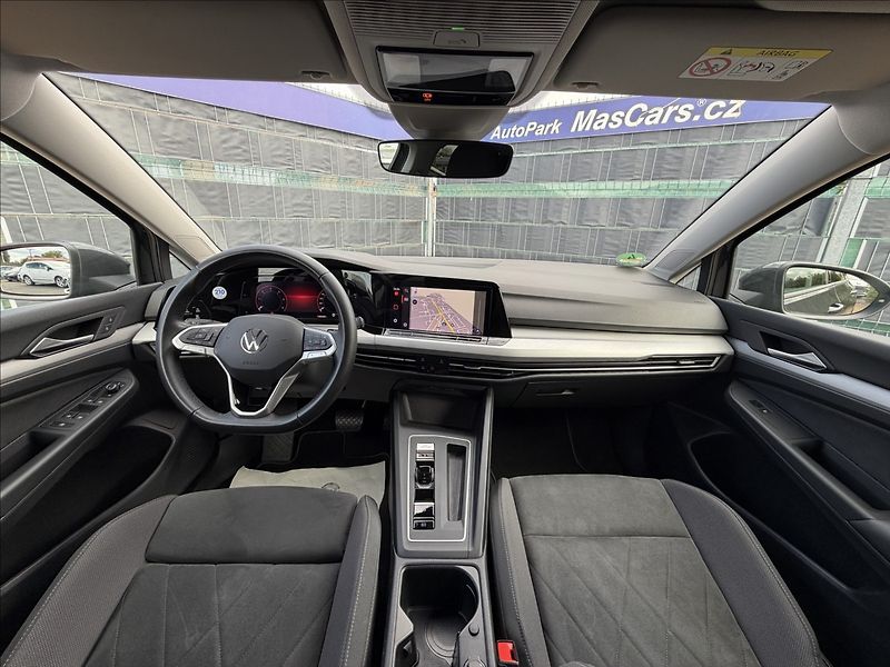 Volkswagen Golf VIII 2.0 TDI Life DSG/ACC - fotka 7 z 27