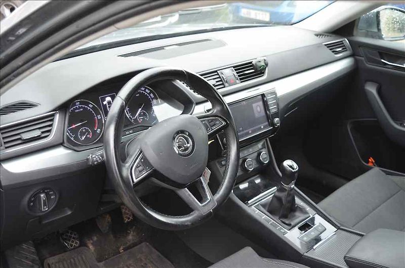Škoda Superb (2017) 2,0 TDI AMBITION - fotka 11 z 19