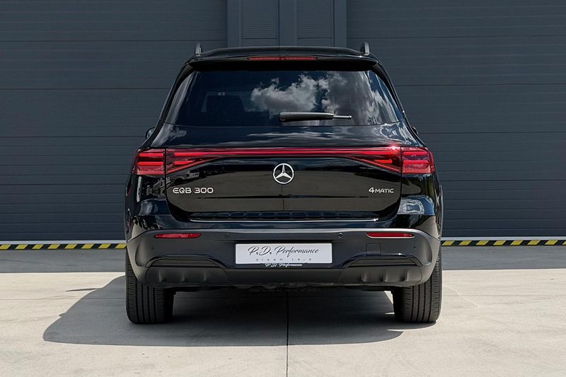 Mercedes-Benz EQB (2025) EQB 300 4Matic AMG Line - fotka 23 z 56