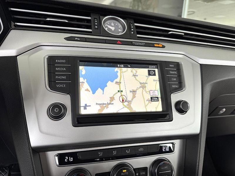 Volkswagen Passat 1,6TDI DSG*ComfortLine*ACC*Nav - fotka 21 z 32