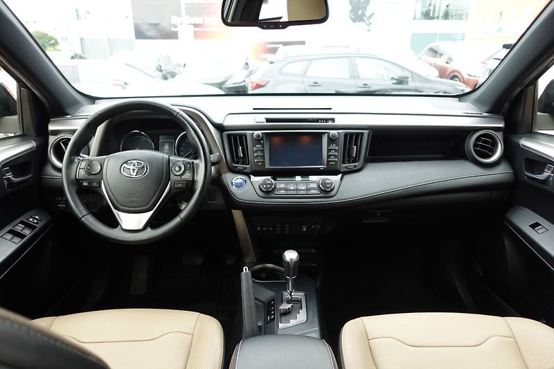 Toyota RAV4 2.5HSD -i E-CVT AWD Selection - fotka 17 z 33
