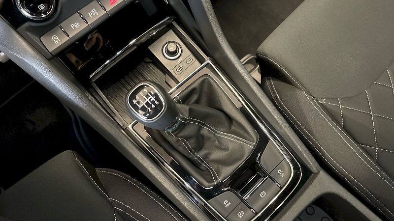 Škoda Karoq (2025) Sportline 1.5TSI 110kW - fotka 25 z 32