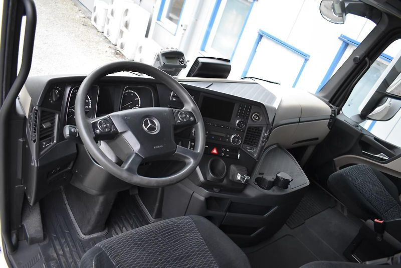Mercedes-Benz Actros 2548 6x2 prachotěsná skříň - fotka 14 z 18