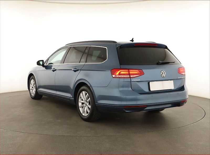 Volkswagen Passat (2015) 2.0 TDI, Navi, Tempomat - fotka 4 z 20