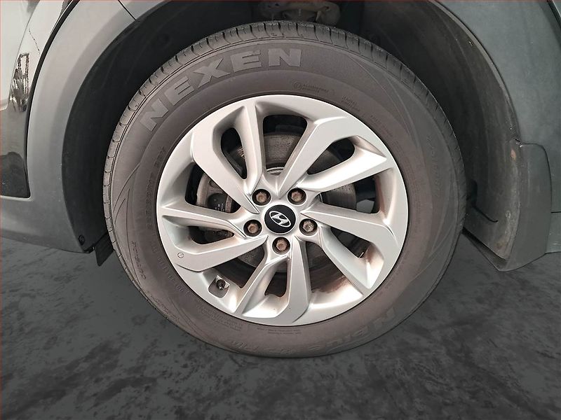Hyundai Tucson (2016) 1.7 CRDi, Automat, Navi - fotka 15 z 16