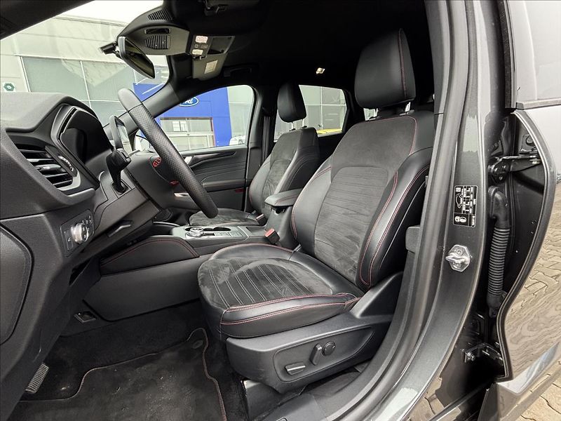 Ford Kuga 2,5 HEV ST-Line X AUT - fotka 18 z 33
