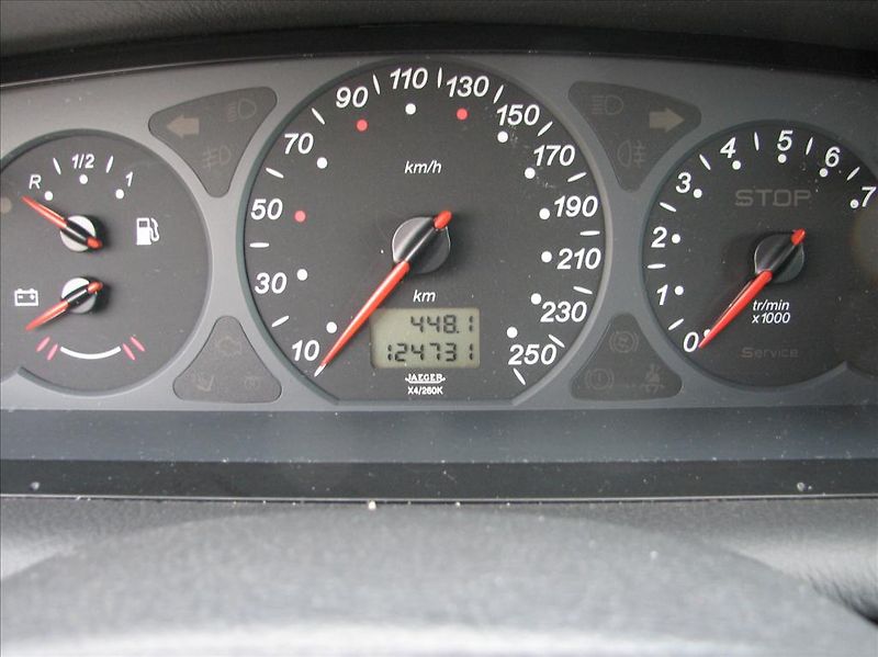 Citroën C5 2,0 16V HPI Xenony,Kůže  Exclu - fotka 38 z 54