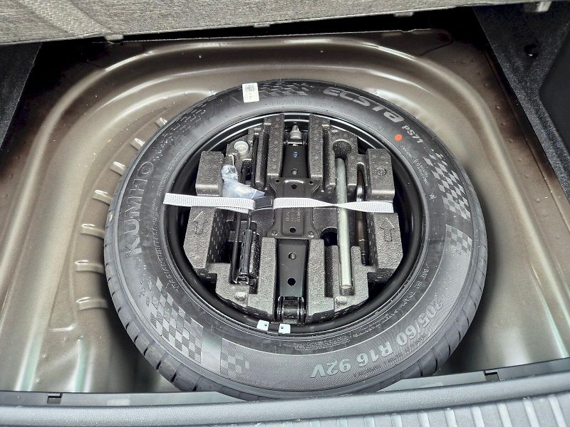 Škoda Octavia (2025) kombi Top Selection 1.5 TSI 11 - fotka 36 z 36