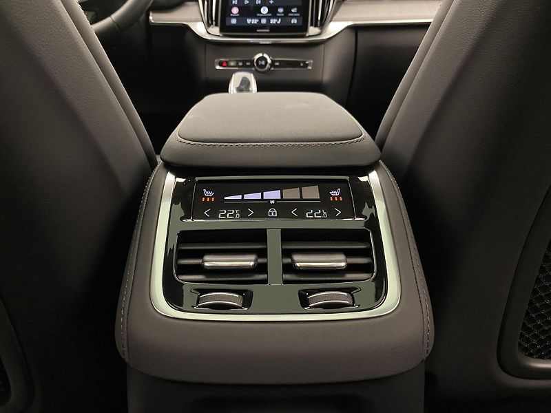 Volvo XC90 (2026) T8 AWD Plug-in DARK PLUS 7m - fotka 75 z 75