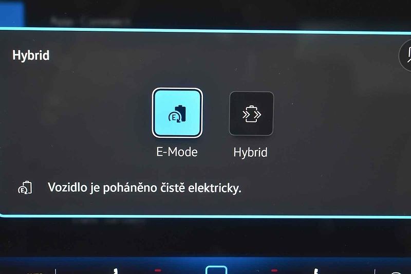 Volkswagen Golf eHybrid je ideální volbou pro ty, kteří po většinu roku jezdí často a na vzdálenosti do sta kilometrů