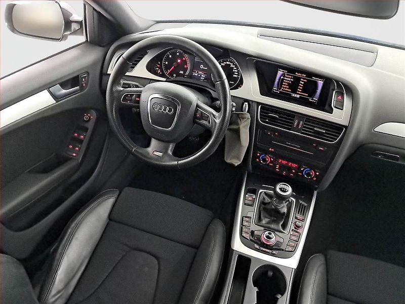 Audi A4 (2011) S-Line 2.0 TDI, Xenony - fotka 7 z 17