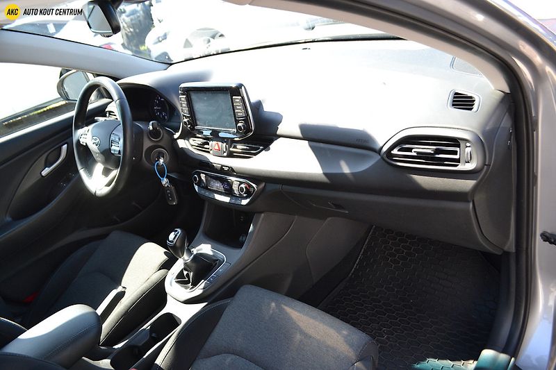 Hyundai i30 1.0T-GDI SMART ALU16 - fotka 13 z 49