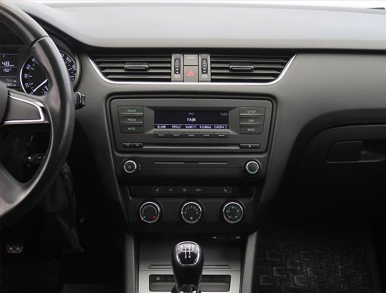 Škoda Octavia (2013) 1.6 TDI, Tempomat - fotka 12 z 17