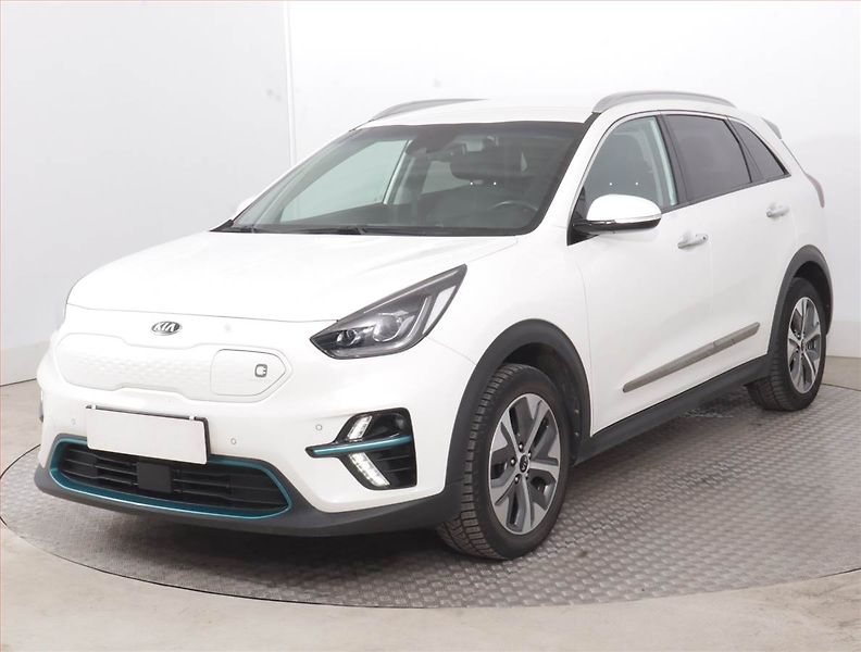 Kia e-Niro (2020) 64 kWh, SoH 100% - fotka 2 z 19