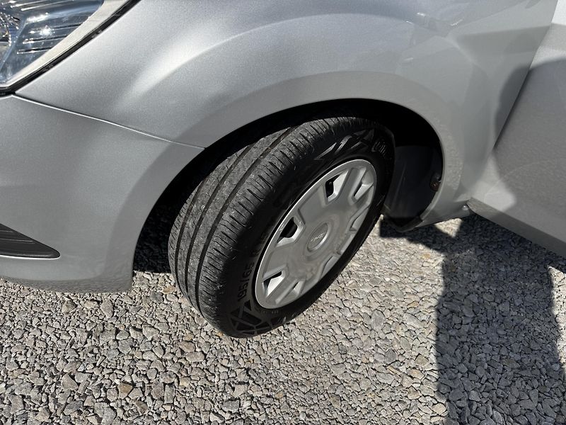 Ford Focus (2010) 1.6-16V,rezervace  - fotka 21 z 28