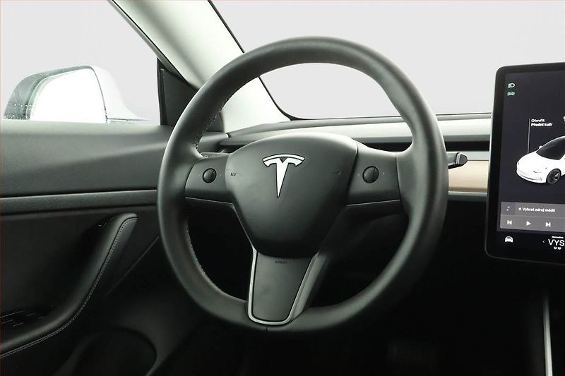 Tesla Model 3 (2020) Std Range Plus 52kWh, SoH 84% - fotka 18 z 21