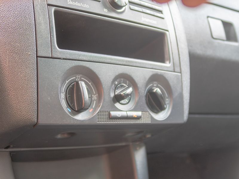 Škoda Fabia (2006) 1.4i 16V 74KW – PO ROZVODECH - fotka 24 z 41
